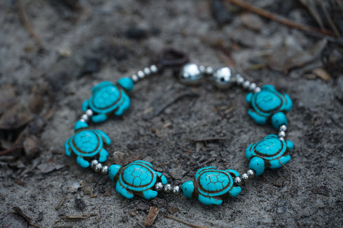 Türkises Boho-Armband mit Meeresschildkröte